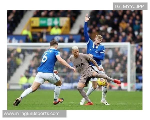 普理查德半场表现活跃贡献13分还抢下3个前场板送出4次助攻